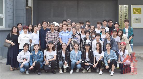 中戏师生来到強戒所体验生活.jpg